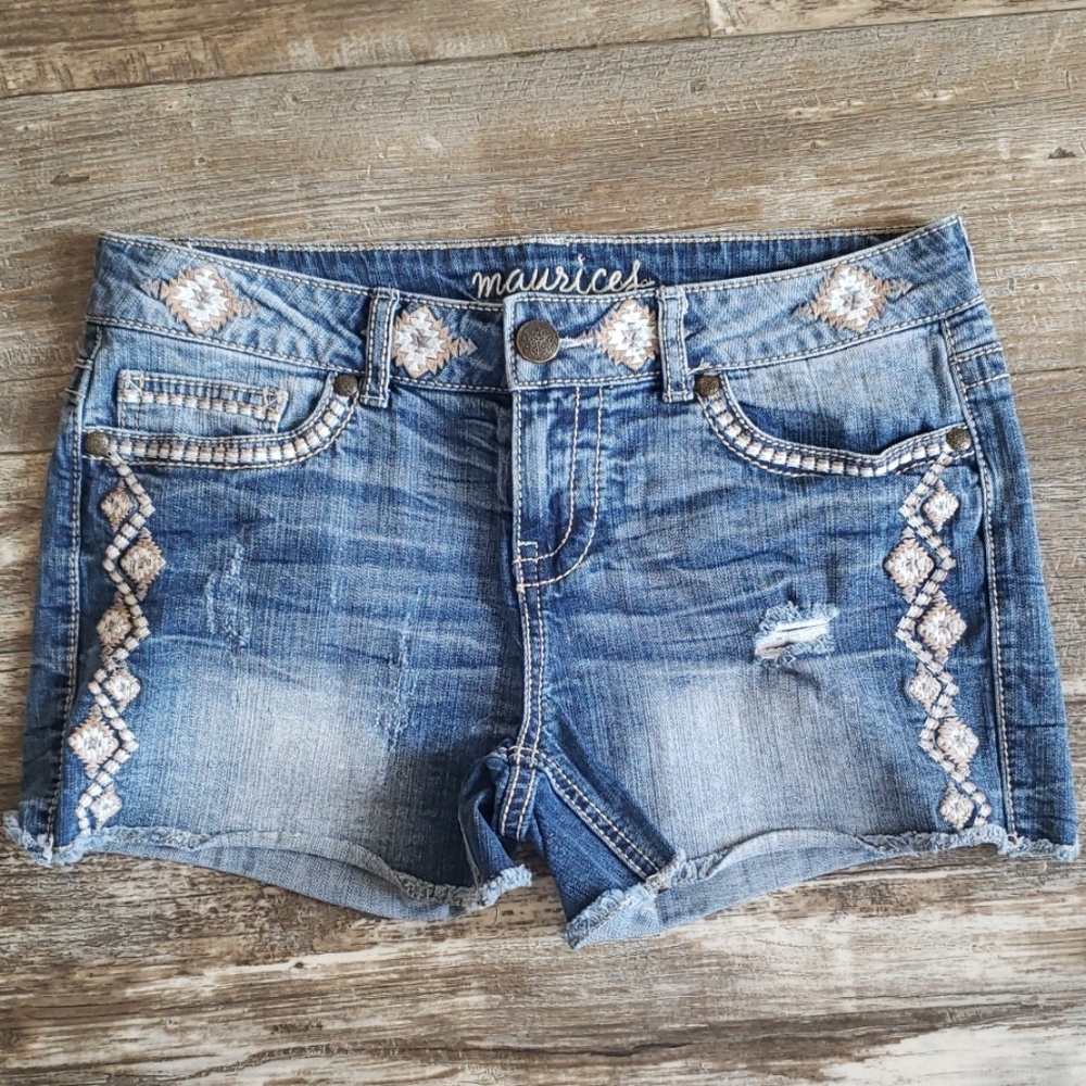 Maurice's tribal boho Jean shorts 7/8